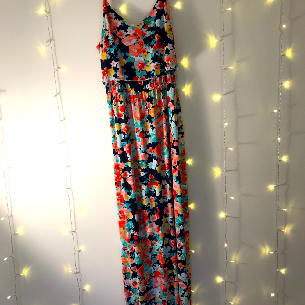 Floral maxi dress. Size XL but fits M/S